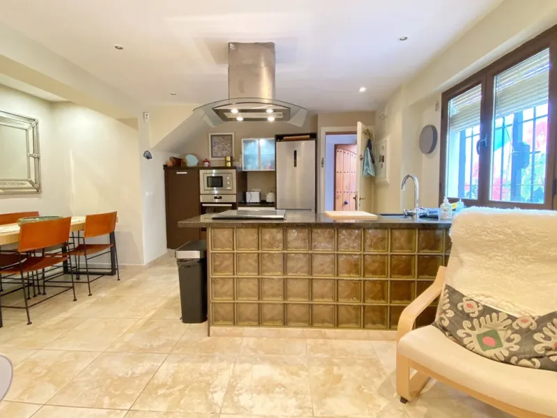 Charming house in the old town, with a stunning sunny terrace and beautiful views of the historic center.