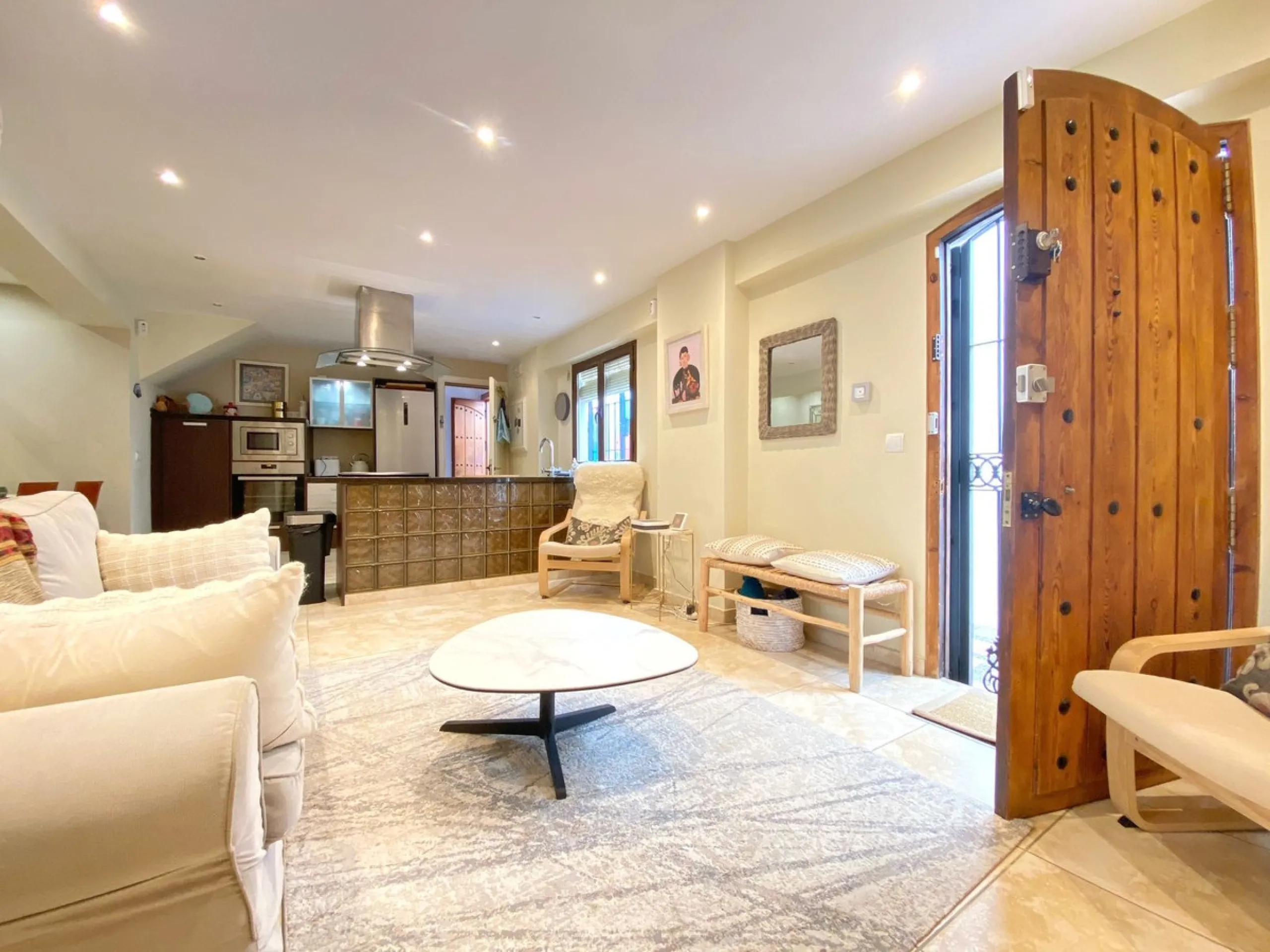 Charming house in the old town, with a stunning sunny terrace and beautiful views of the historic center.