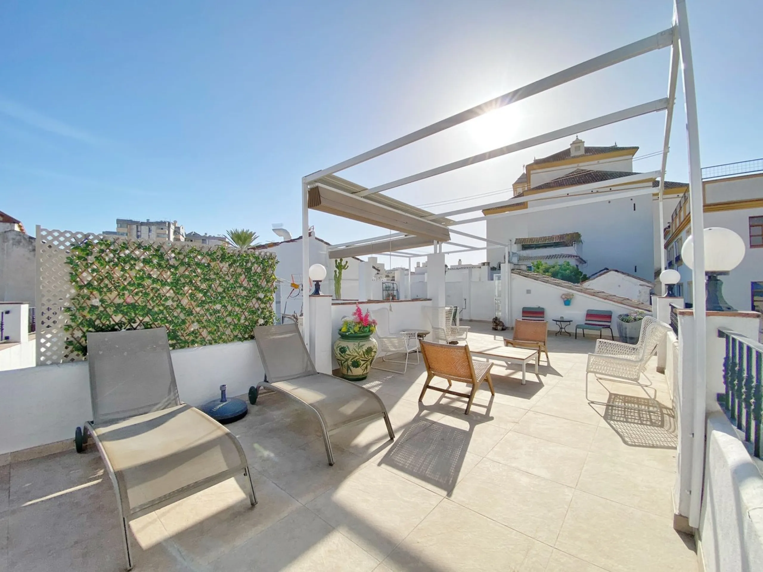 Charming house in the old town, with a stunning sunny terrace and beautiful views of the historic center.