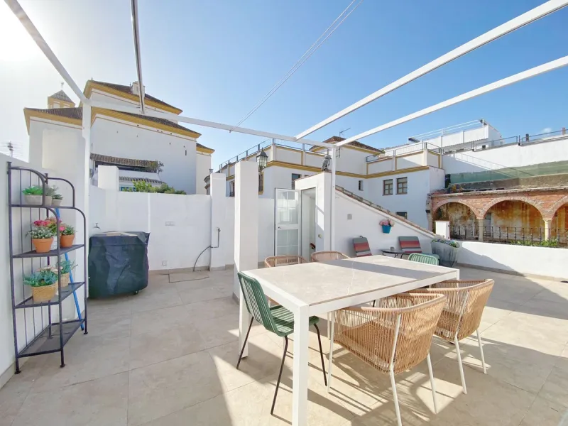 Charming house in the old town, with a stunning sunny terrace and beautiful views of the historic center.