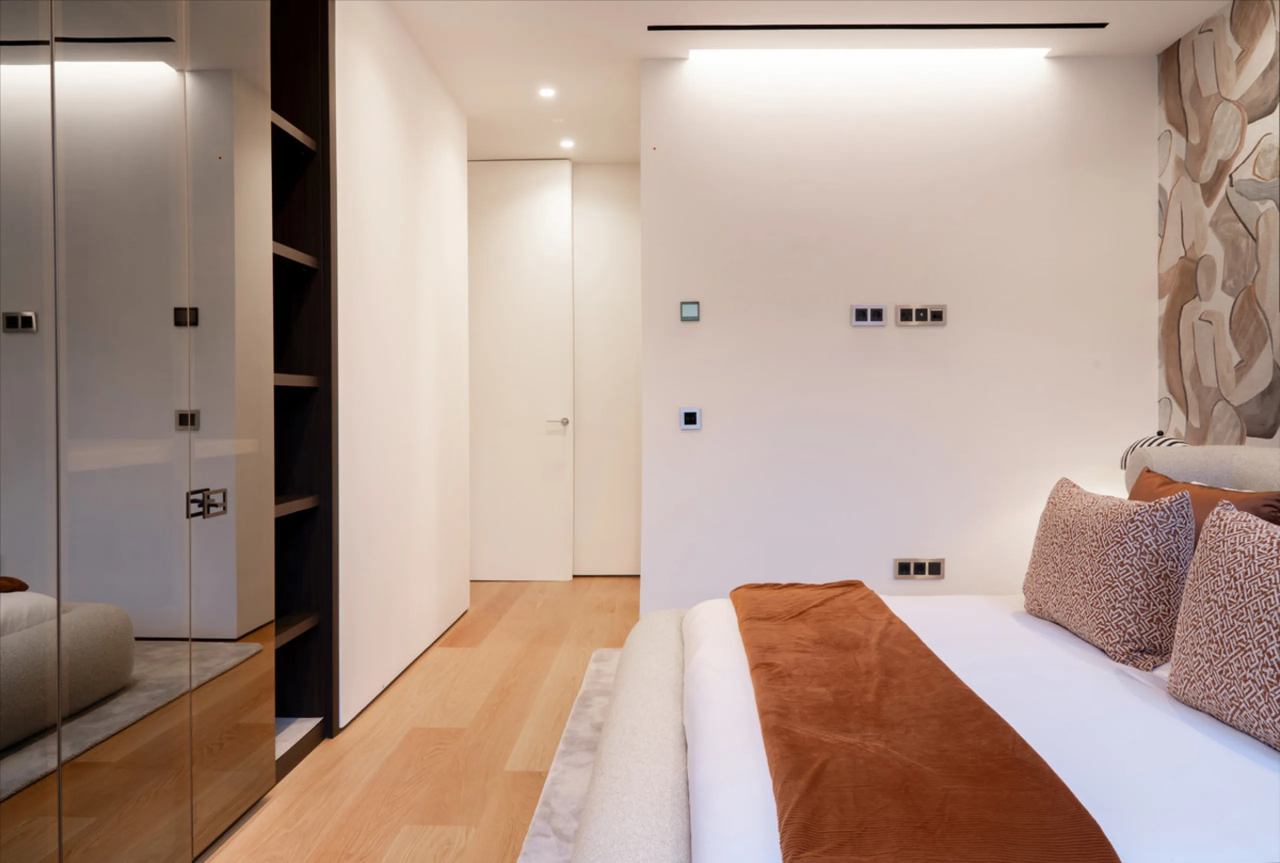 This exquisite 4-bedroom duplex in Epic Marbella by Fendi offers the ultimate in luxury living on Marbella's prestigious Golden Mile. With 337.94 m² of beautifully designed interiors and a 105.38 m² private terrace, this brand-new residence is the perfect