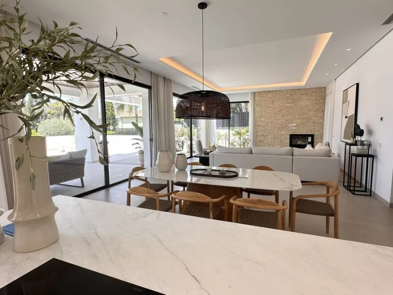 Elegant Villa in Marbella's Prestigious Golden Mile