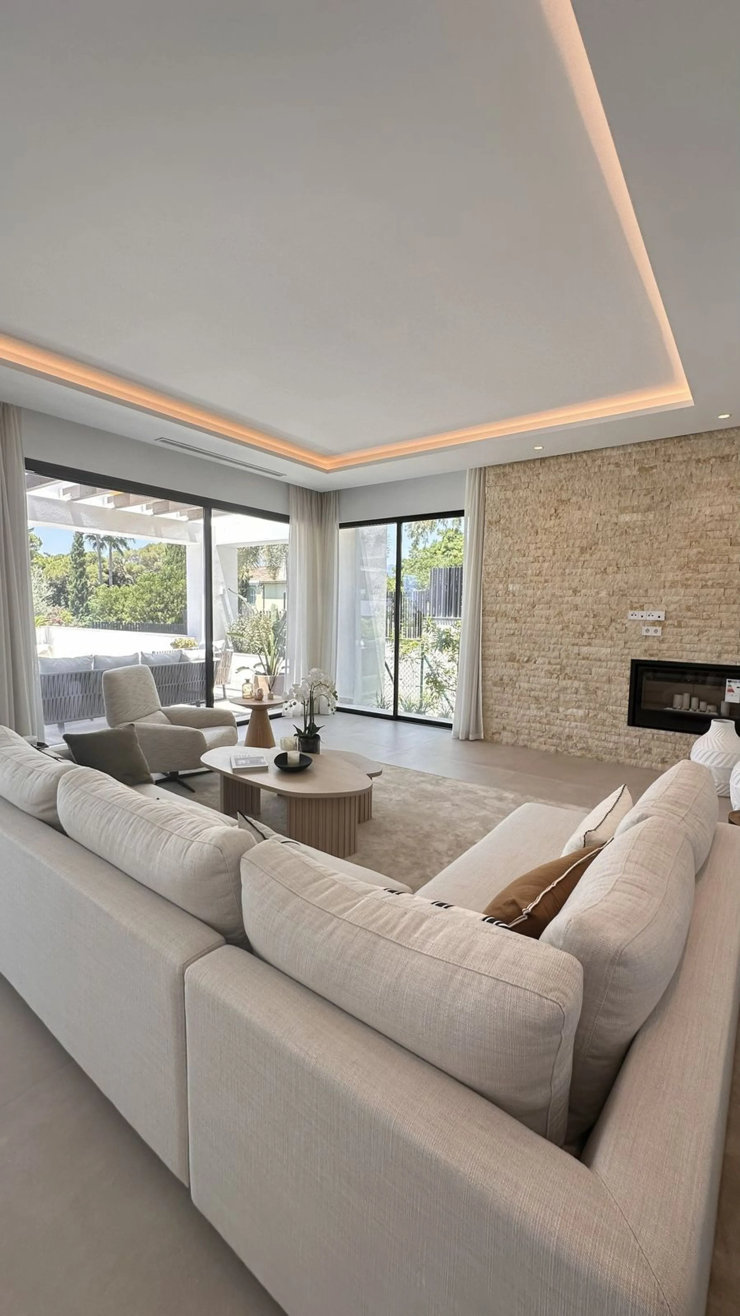 Elegant Villa in Marbella's Prestigious Golden Mile