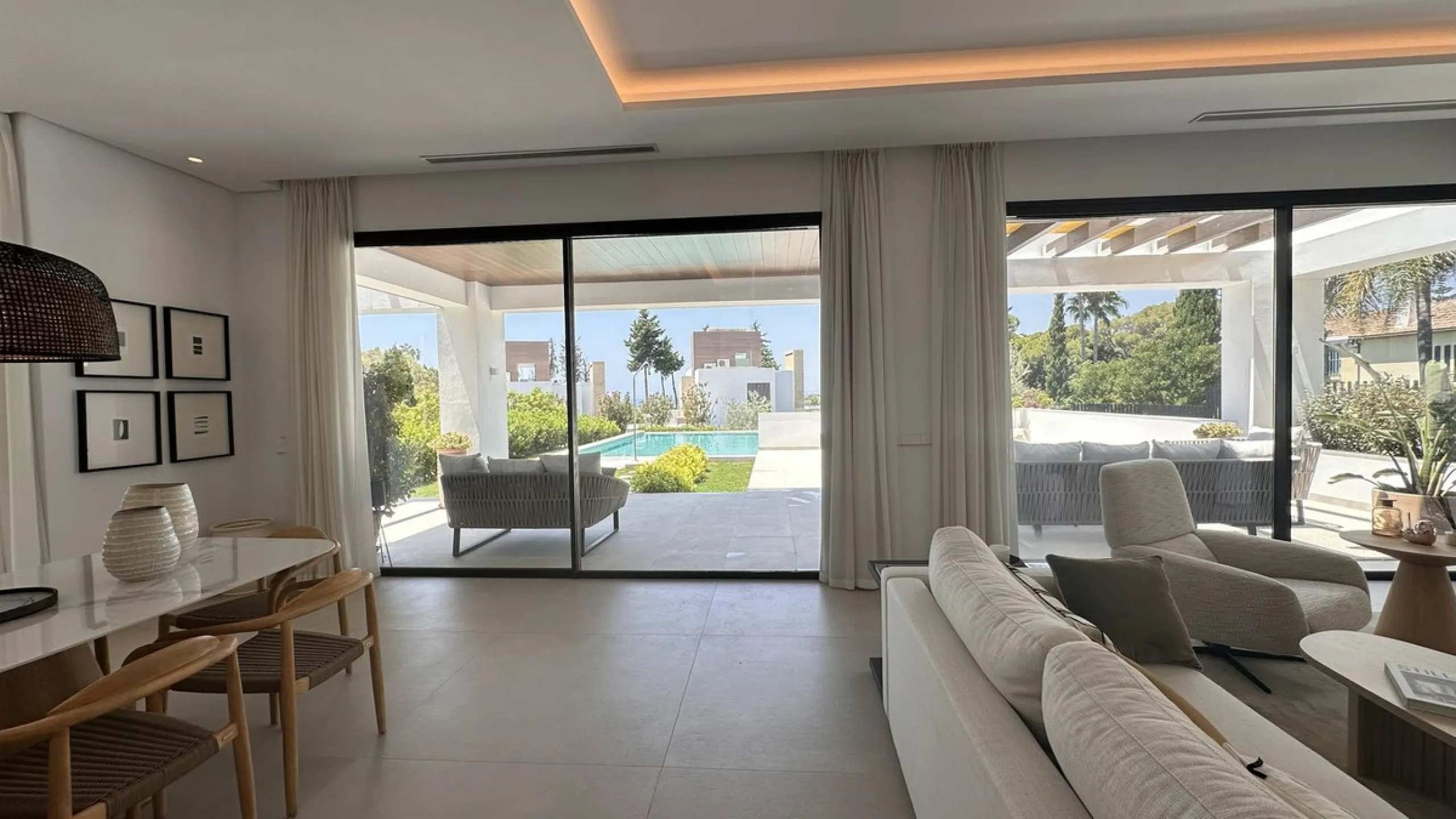 Elegant Villa in Marbella's Prestigious Golden Mile