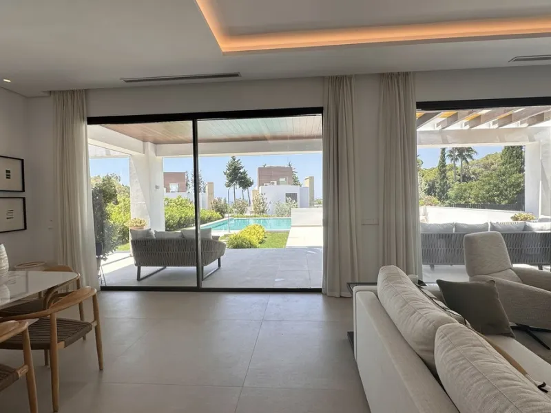 Elegant Villa in Marbella's Prestigious Golden Mile