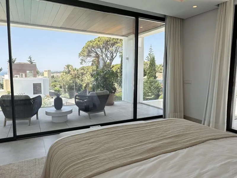 Elegant Villa in Marbella's Prestigious Golden Mile
