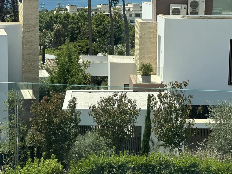 Elegant Villa in Marbella's Prestigious Golden Mile