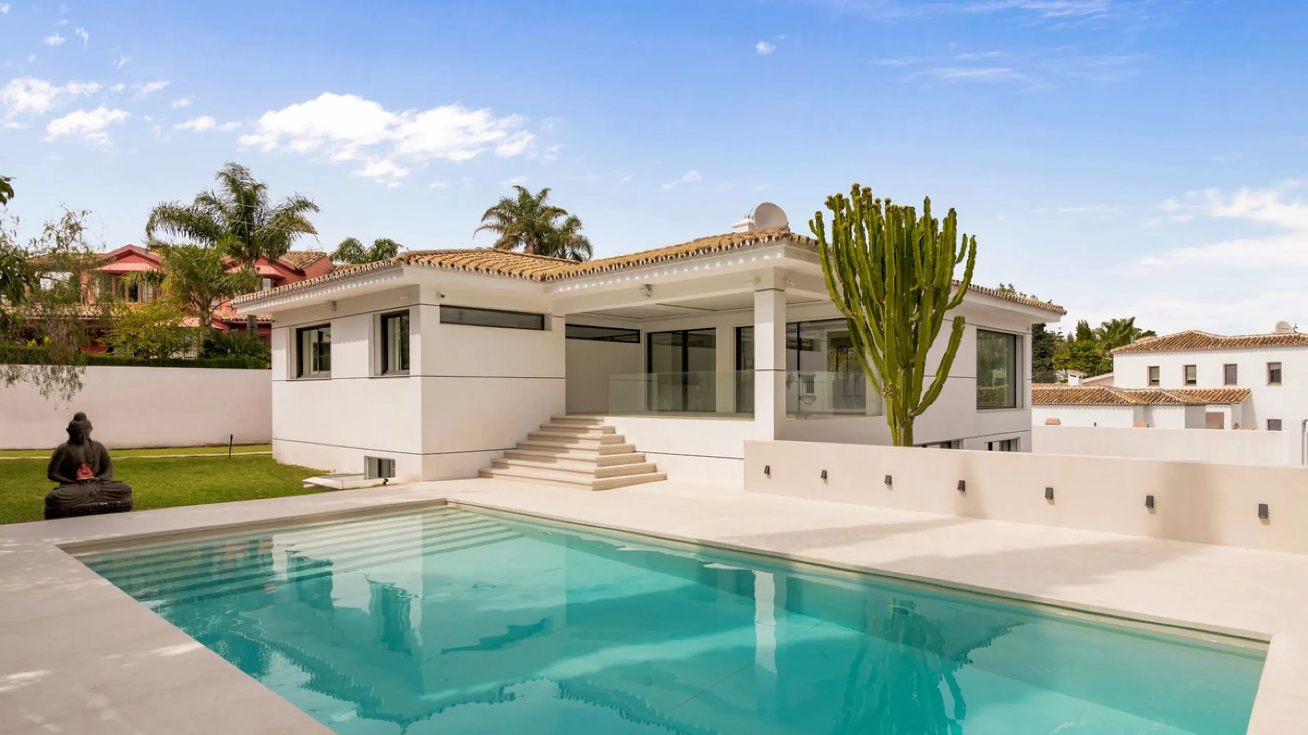 Contemporary Villa in Guadalmina – Design, Luxury & Technology just 4 minutes from the Shopping Center