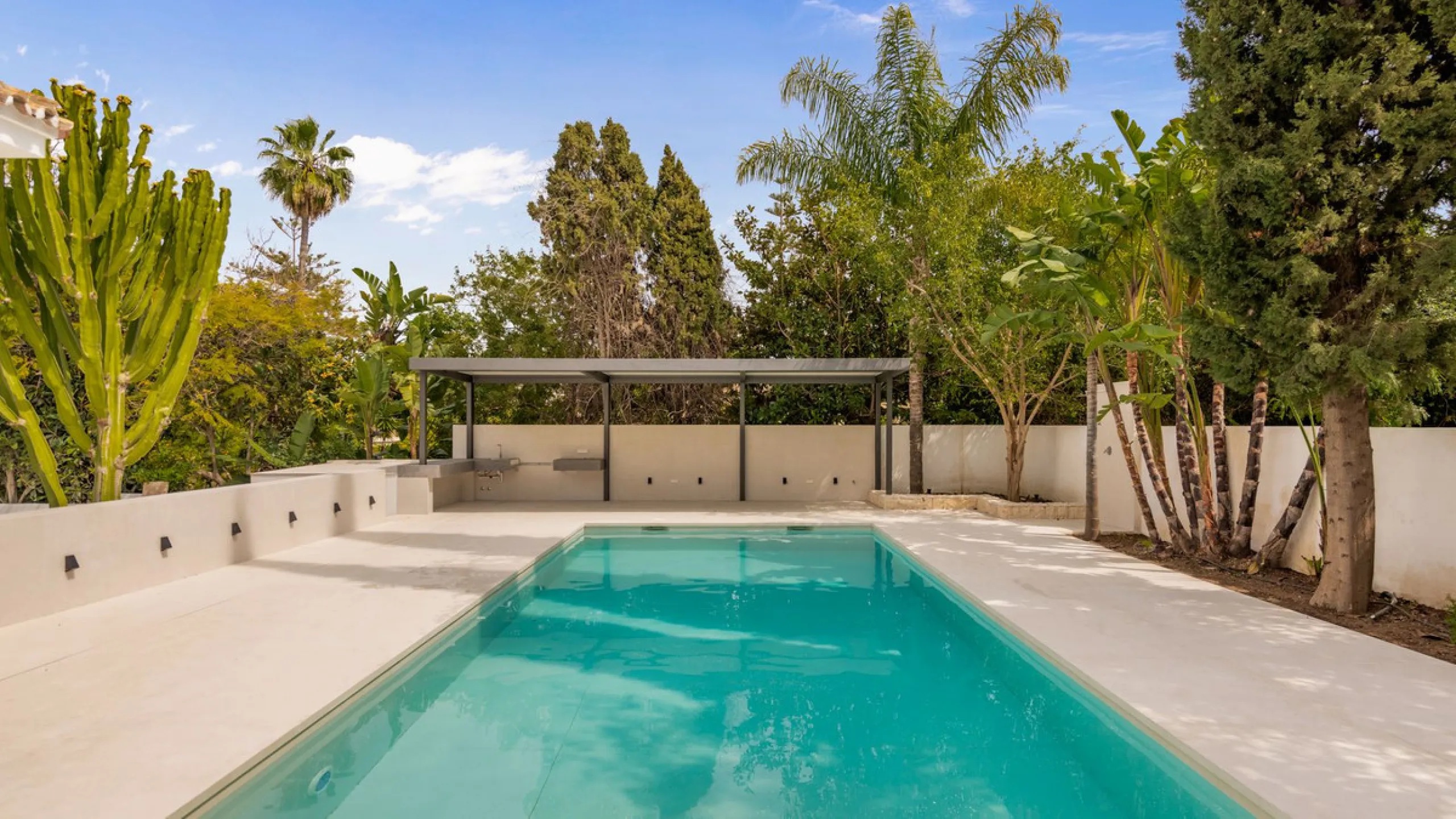 Contemporary Villa in Guadalmina – Design, Luxury & Technology just 4 minutes from the Shopping Center
