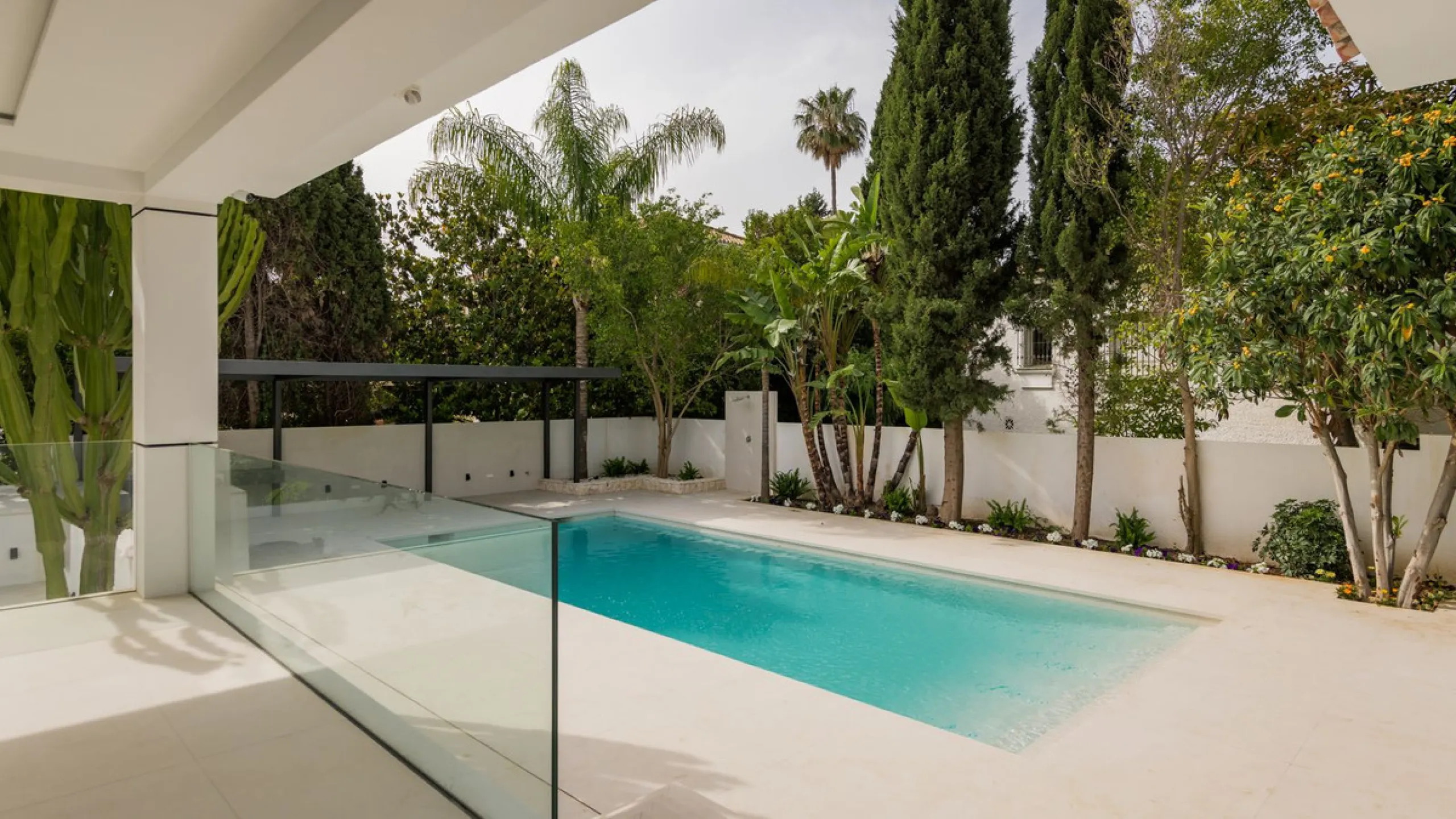 Contemporary Villa in Guadalmina – Design, Luxury & Technology just 4 minutes from the Shopping Center