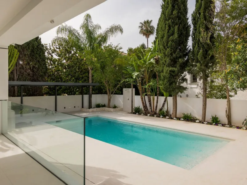 Contemporary Villa in Guadalmina – Design, Luxury & Technology just 4 minutes from the Shopping Center