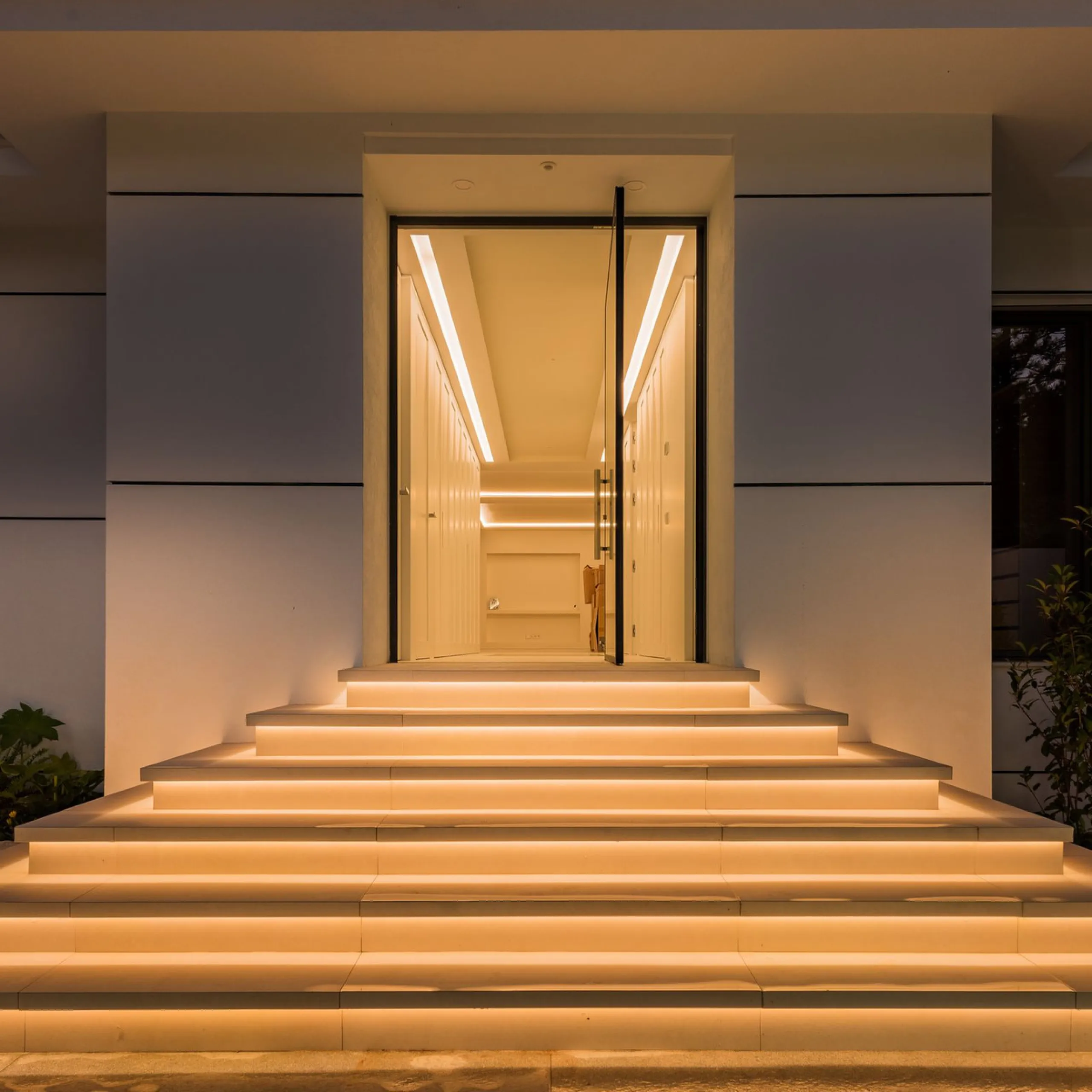 Contemporary Villa in Guadalmina – Design, Luxury & Technology just 4 minutes from the Shopping Center