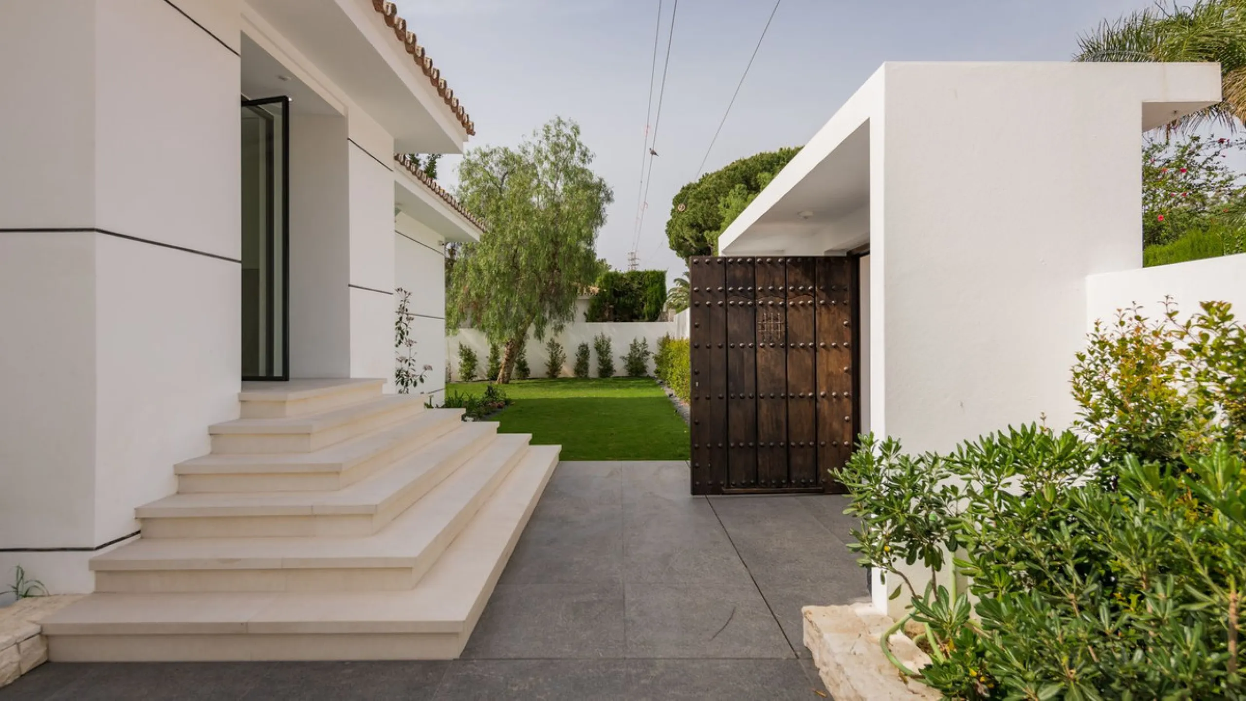 Contemporary Villa in Guadalmina – Design, Luxury & Technology just 4 minutes from the Shopping Center