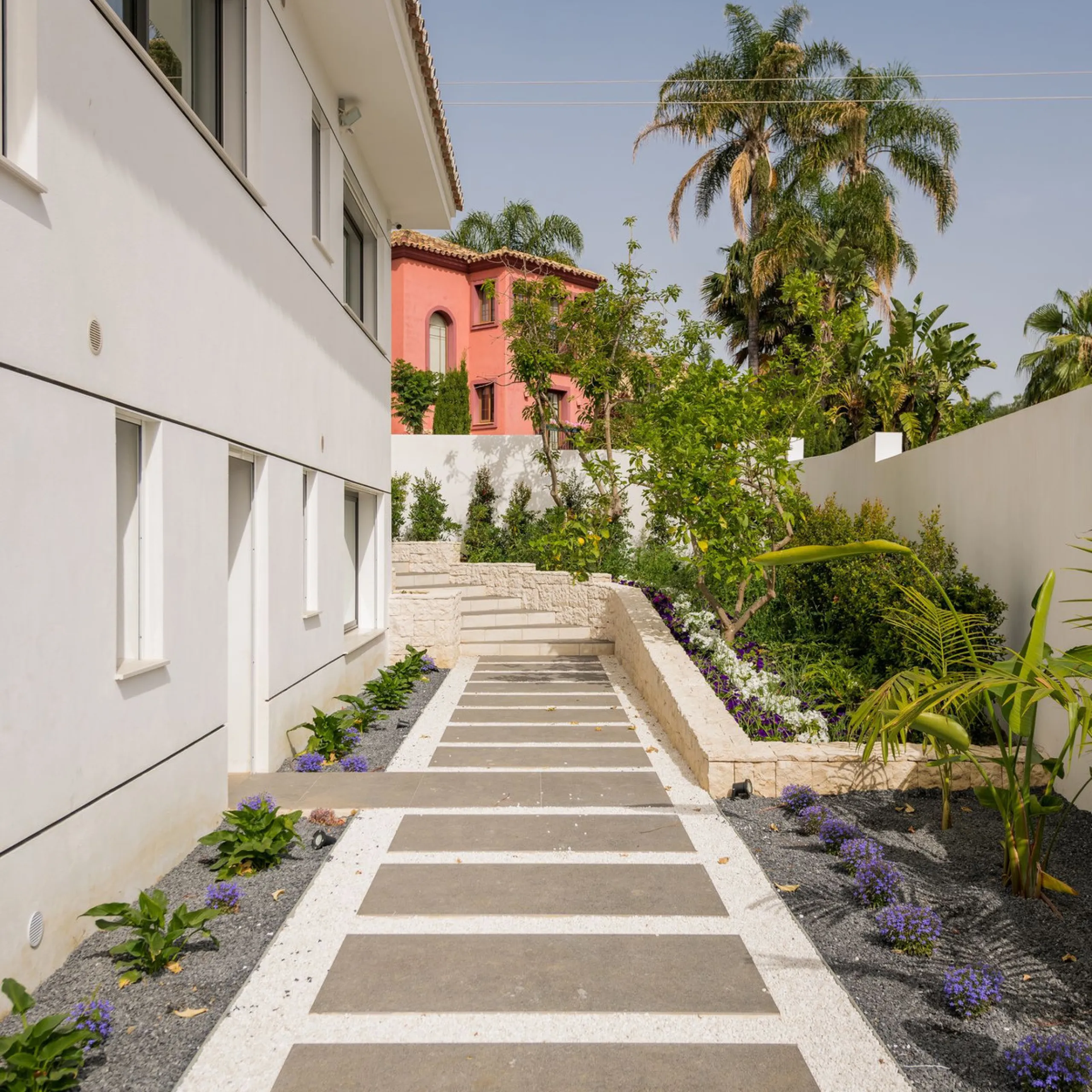 Contemporary Villa in Guadalmina – Design, Luxury & Technology just 4 minutes from the Shopping Center