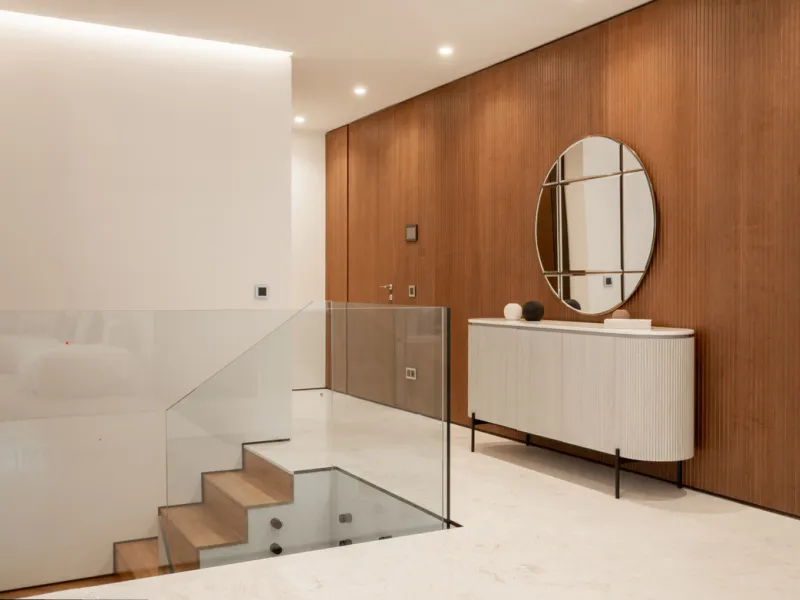 This exquisite 4-bedroom duplex in Epic Marbella by Fendi offers the ultimate in luxury living on Marbella's prestigious Golden Mile. With 337.94 m² of beautifully designed interiors and a 105.38 m² private terrace, this brand-new residence is the perfect