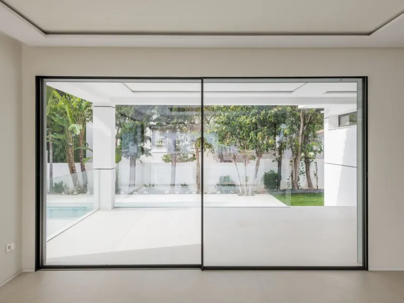 Contemporary Villa in Guadalmina – Design, Luxury & Technology just 4 minutes from the Shopping Center