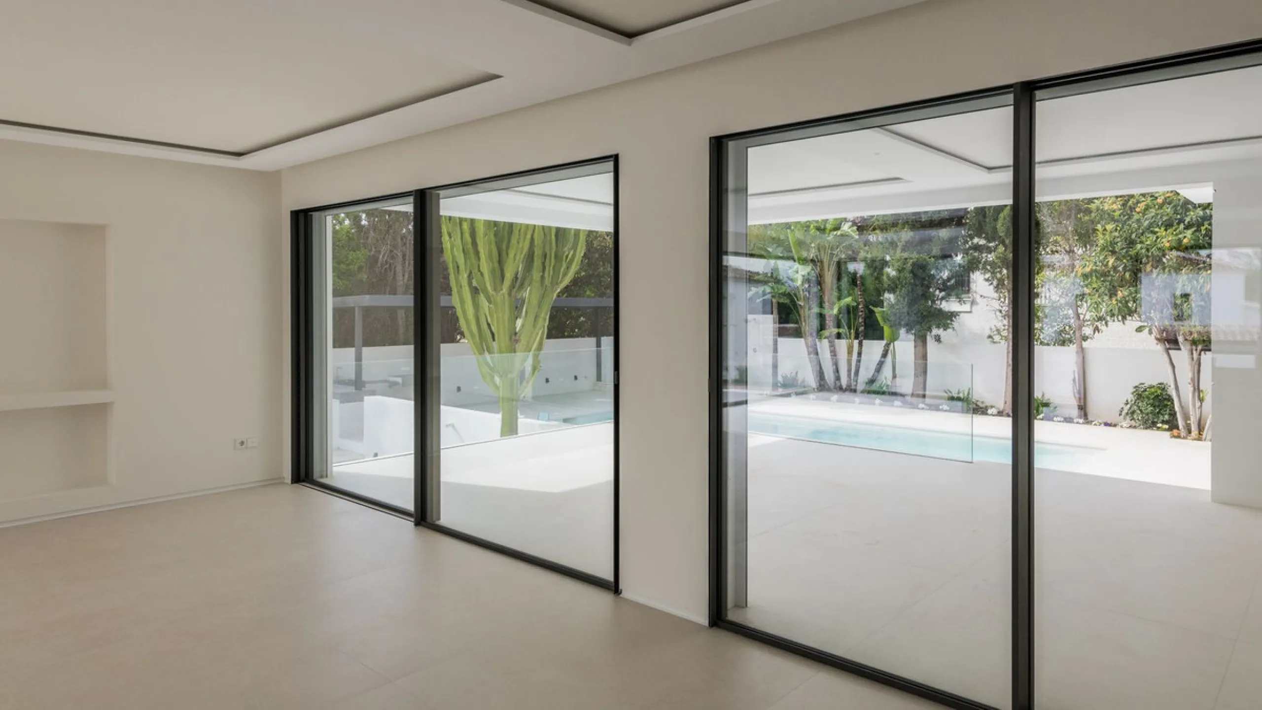 Contemporary Villa in Guadalmina – Design, Luxury & Technology just 4 minutes from the Shopping Center