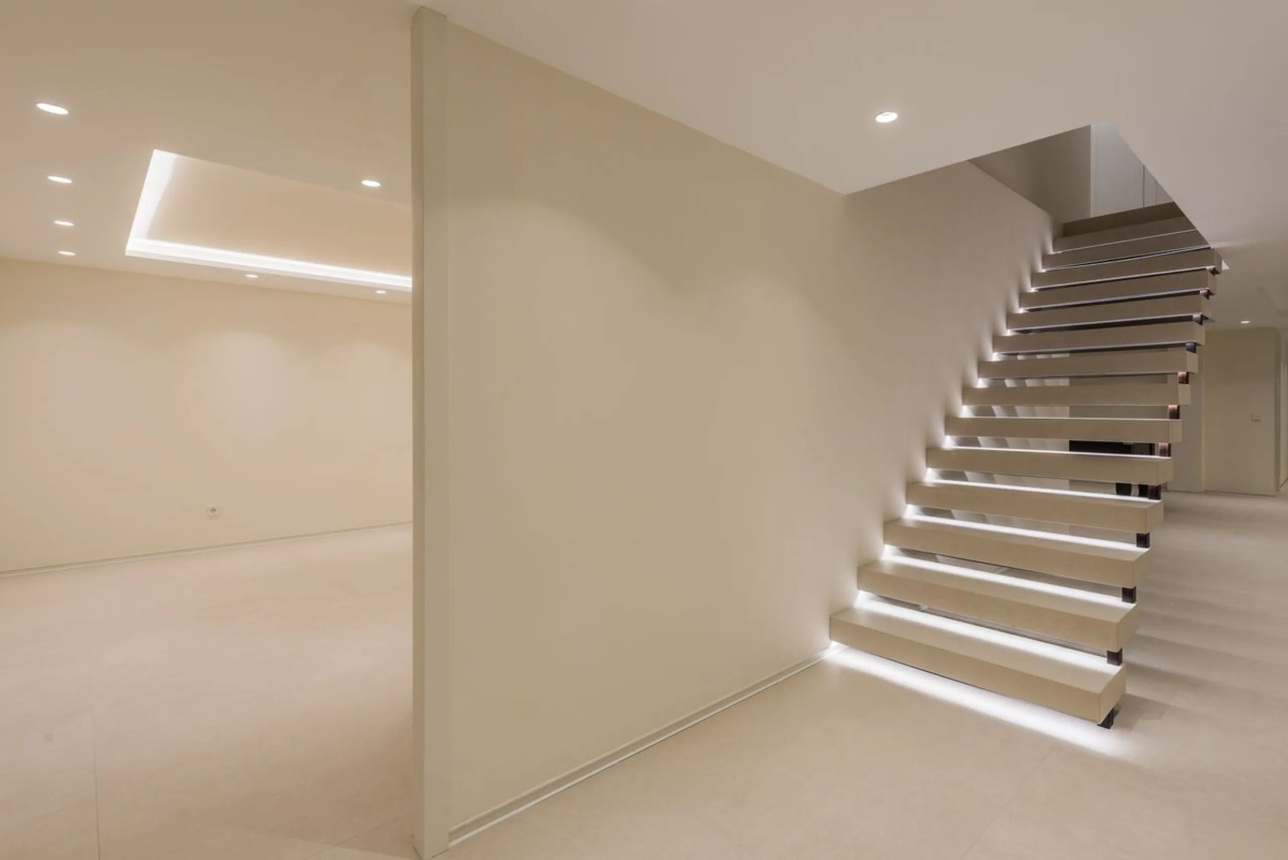 Contemporary Villa in Guadalmina – Design, Luxury & Technology just 4 minutes from the Shopping Center