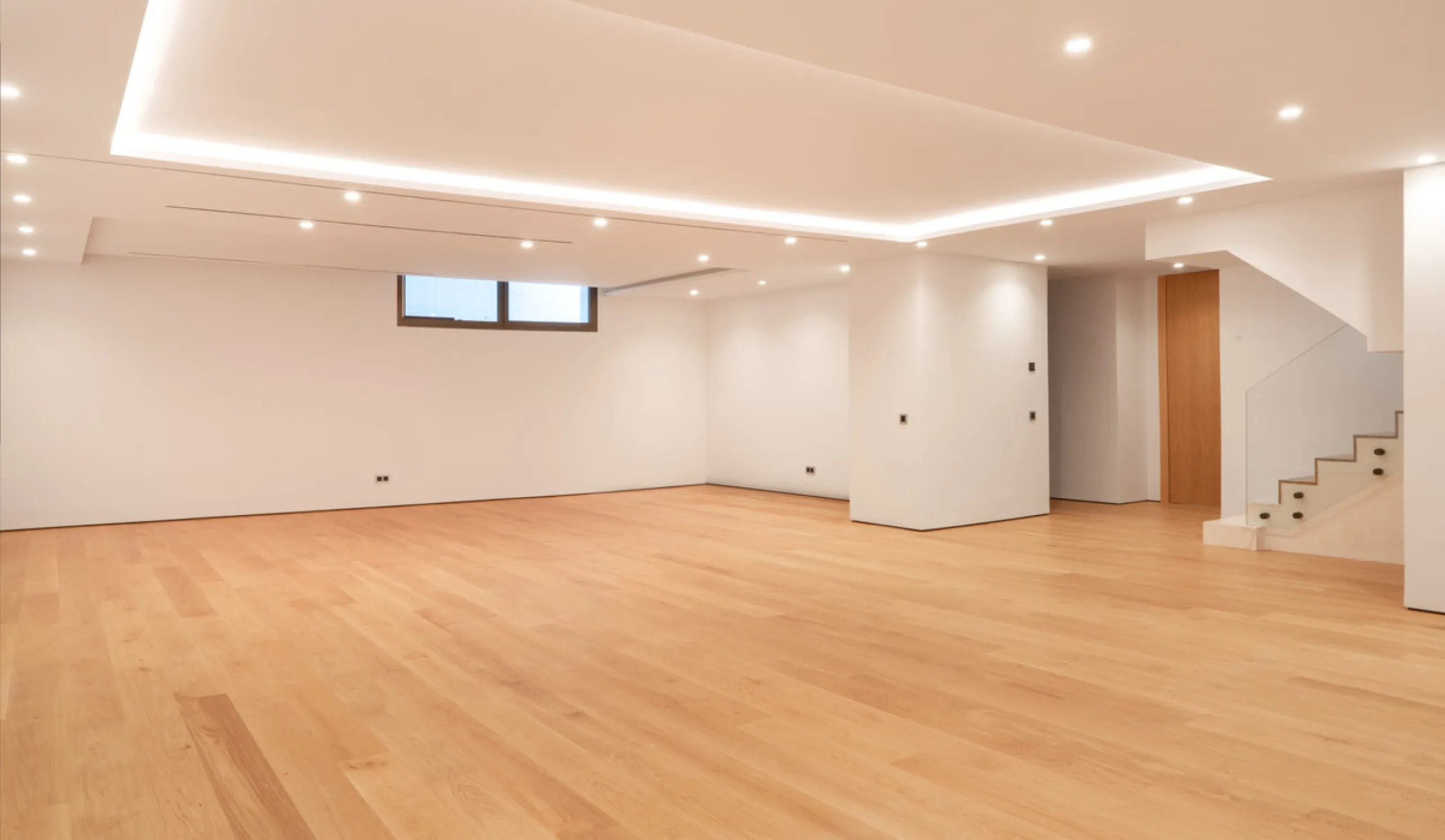 This exquisite 4-bedroom duplex in Epic Marbella by Fendi offers the ultimate in luxury living on Marbella's prestigious Golden Mile. With 337.94 m² of beautifully designed interiors and a 105.38 m² private terrace, this brand-new residence is the perfect