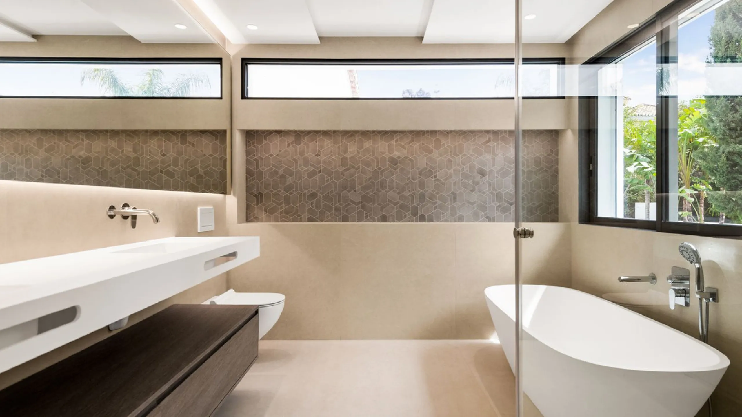 Contemporary Villa in Guadalmina – Design, Luxury & Technology just 4 minutes from the Shopping Center