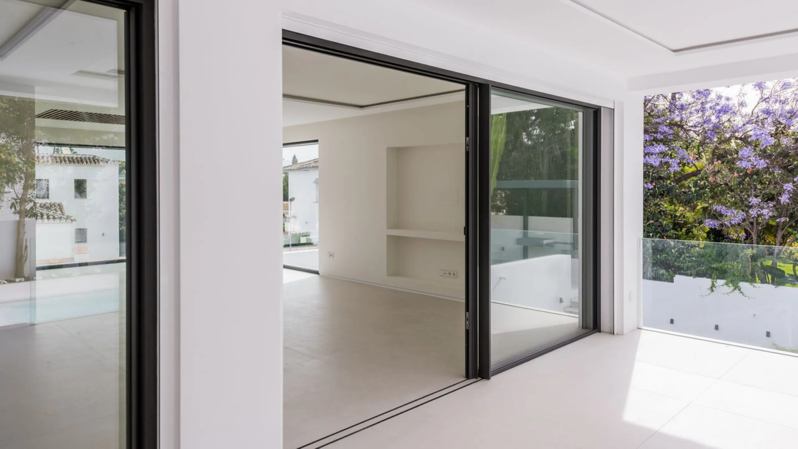 Contemporary Villa in Guadalmina – Design, Luxury & Technology just 4 minutes from the Shopping Center