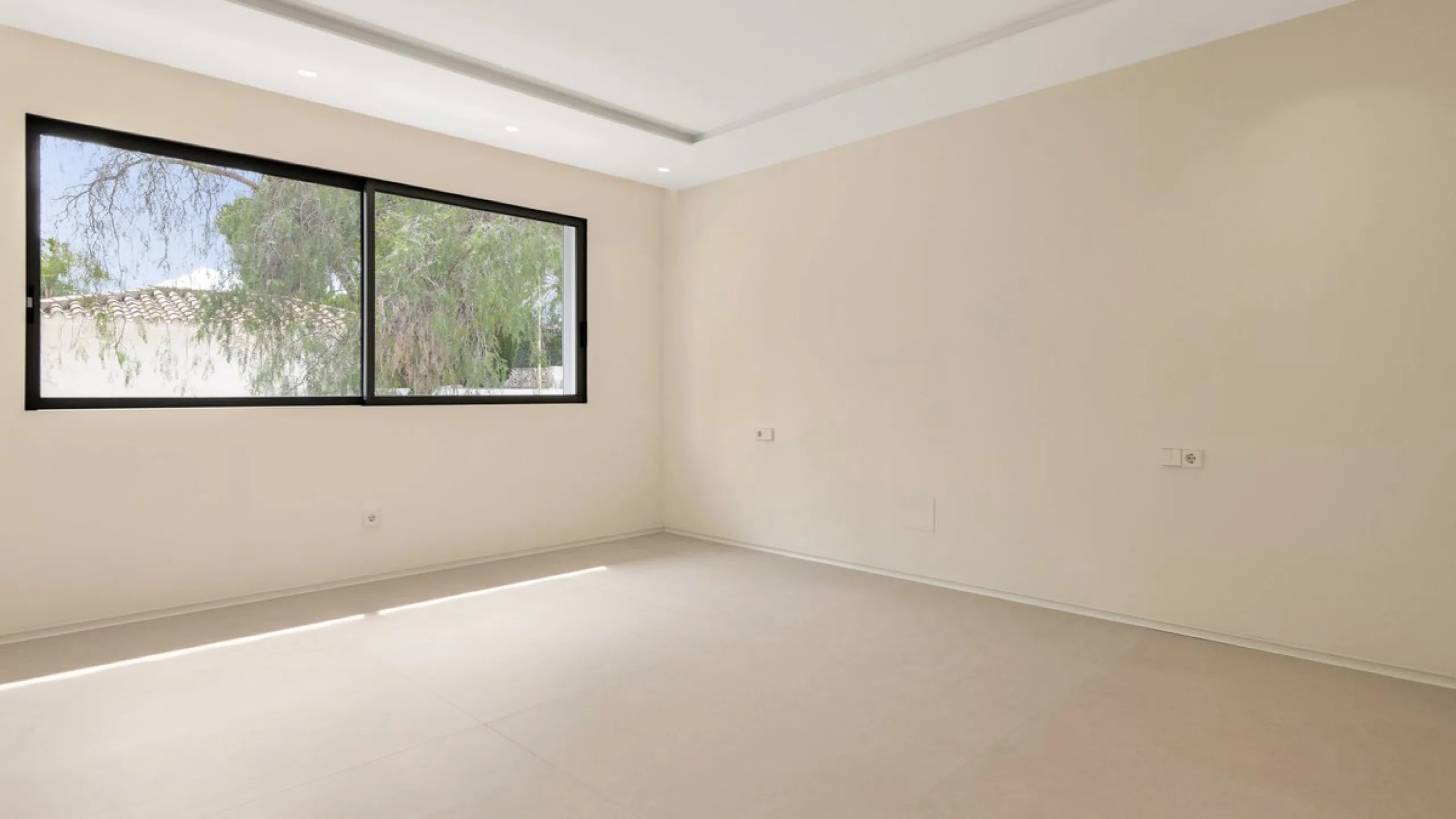 Contemporary Villa in Guadalmina – Design, Luxury & Technology just 4 minutes from the Shopping Center