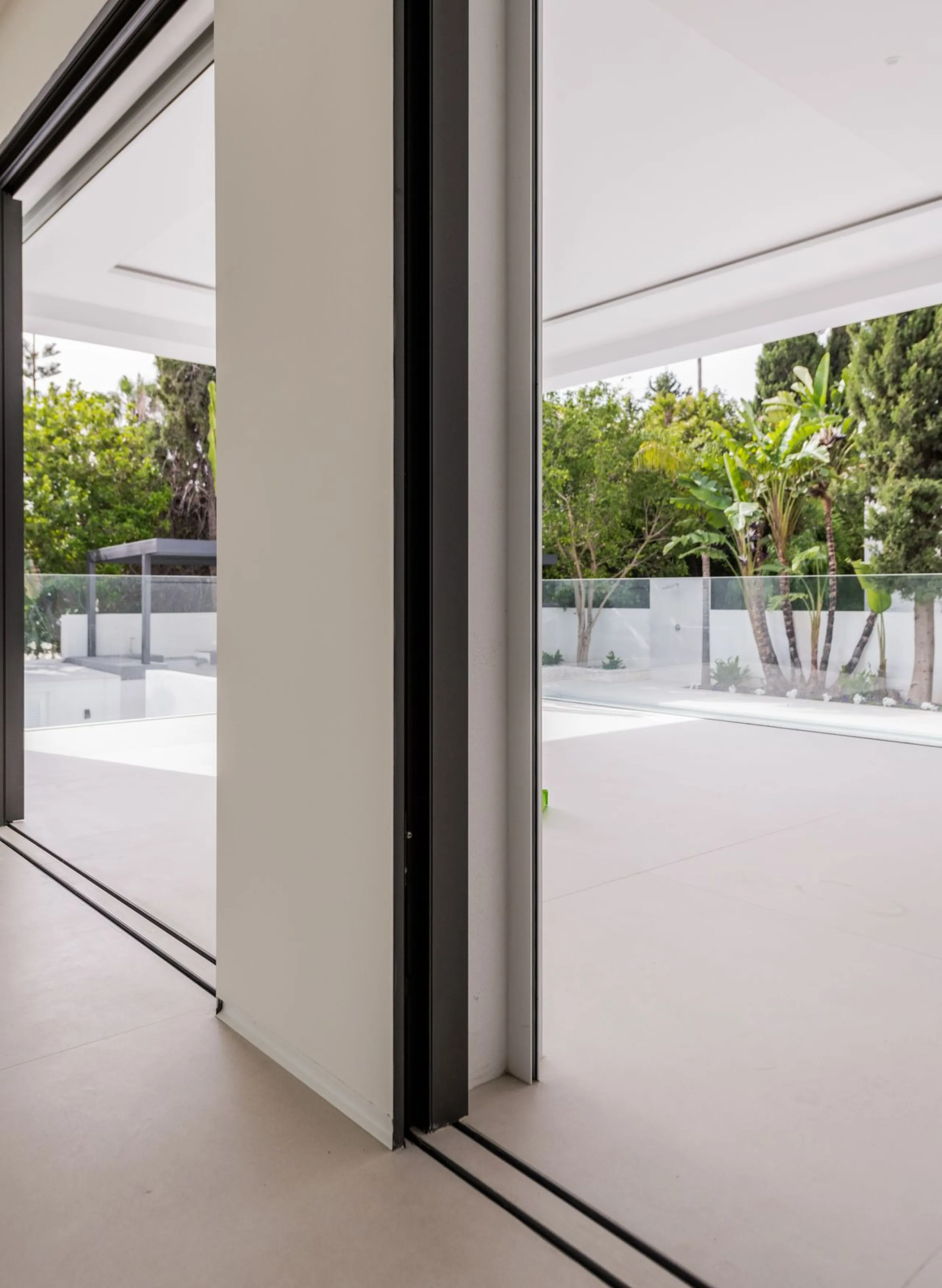 Contemporary Villa in Guadalmina – Design, Luxury & Technology just 4 minutes from the Shopping Center