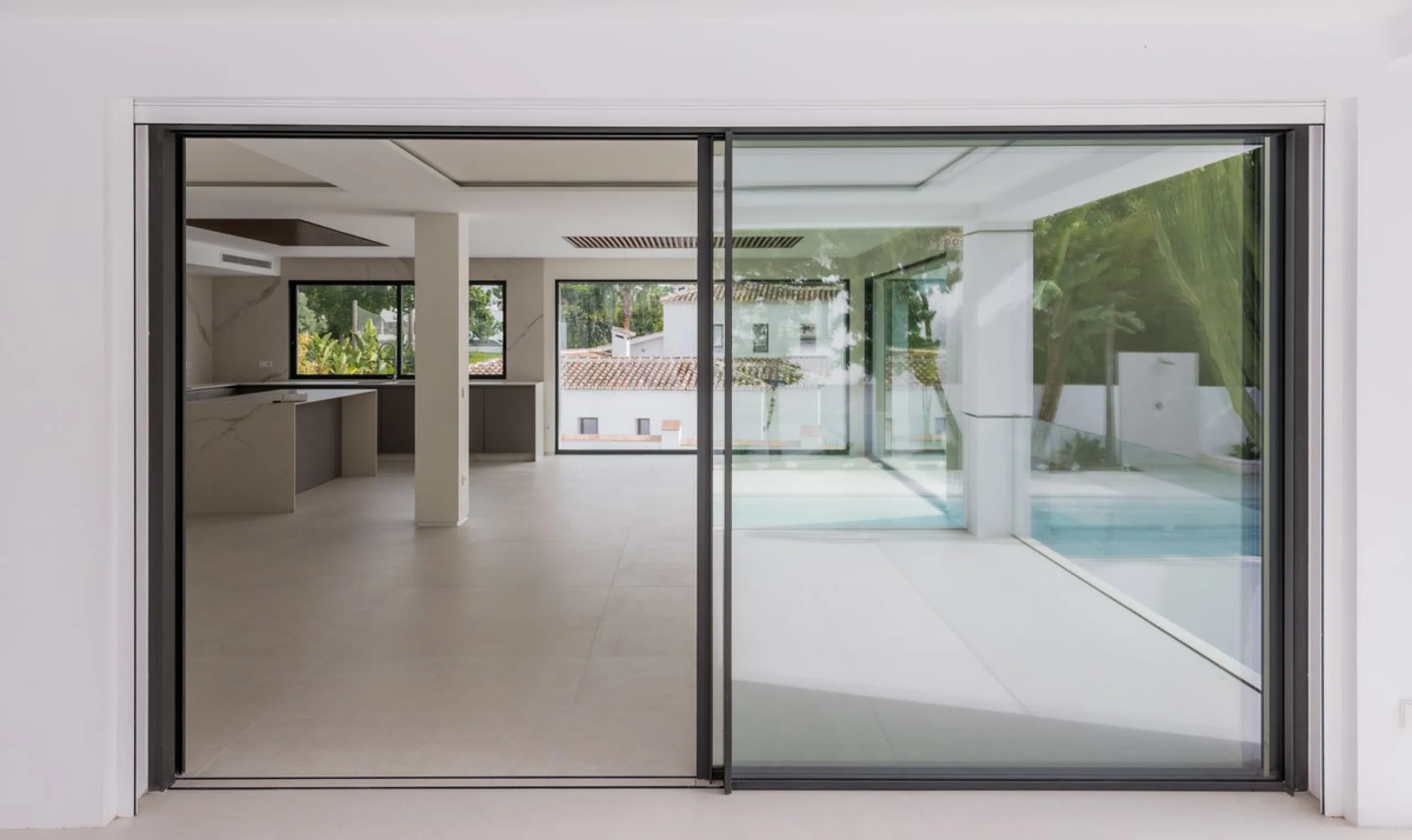 Contemporary Villa in Guadalmina – Design, Luxury & Technology just 4 minutes from the Shopping Center