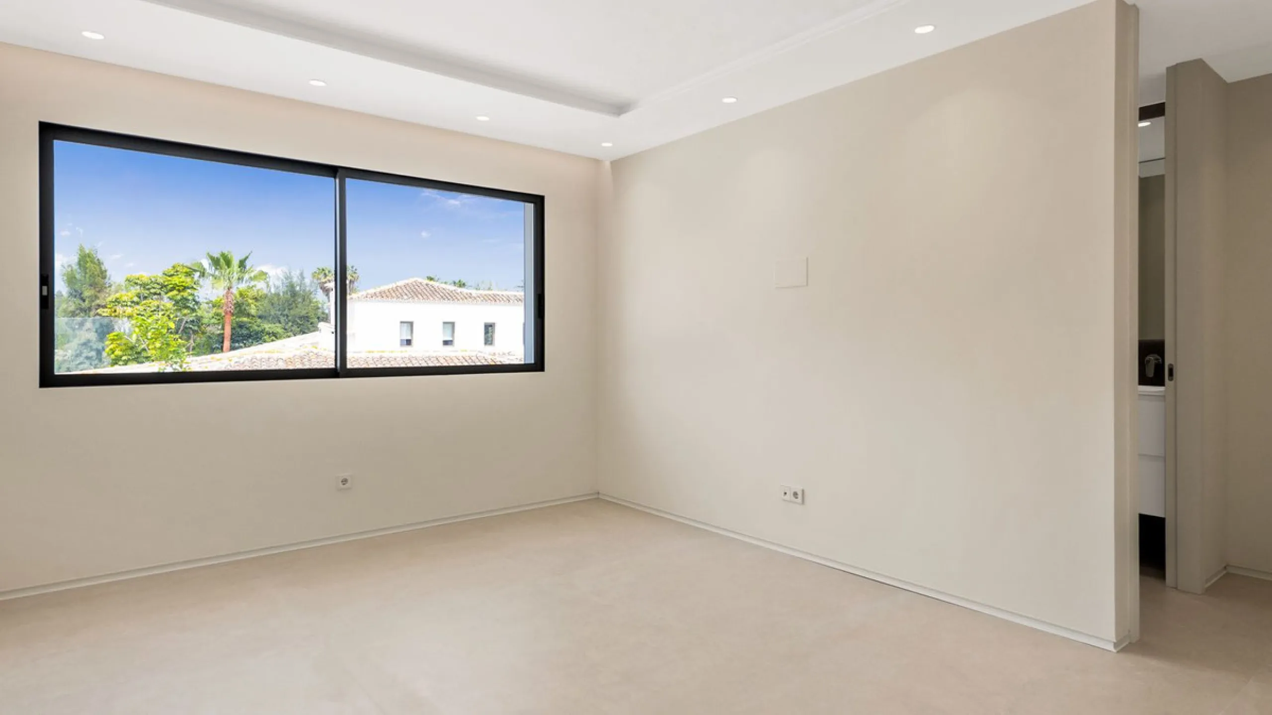 Contemporary Villa in Guadalmina – Design, Luxury & Technology just 4 minutes from the Shopping Center
