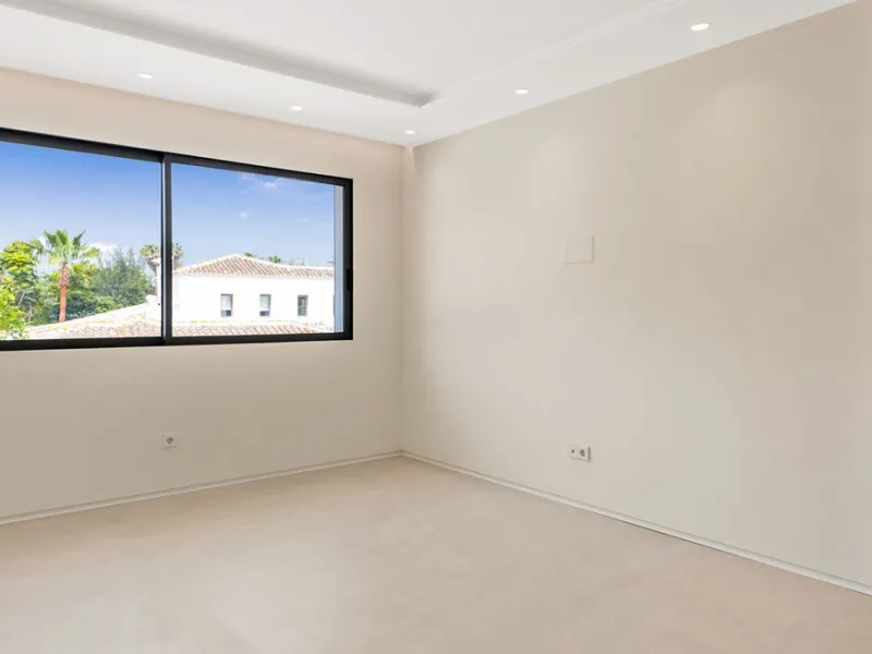 Contemporary Villa in Guadalmina – Design, Luxury & Technology just 4 minutes from the Shopping Center
