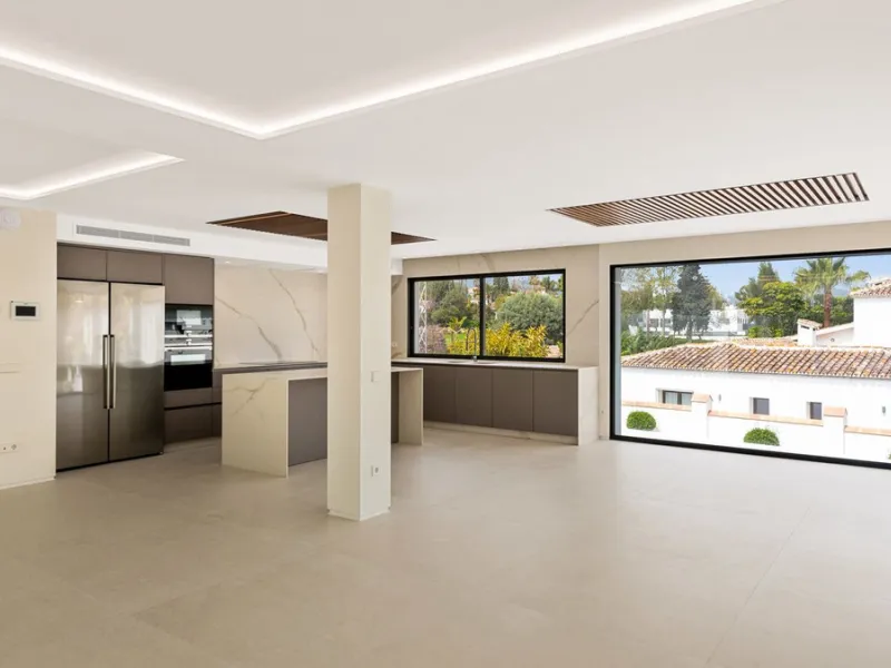 Contemporary Villa in Guadalmina – Design, Luxury & Technology just 4 minutes from the Shopping Center