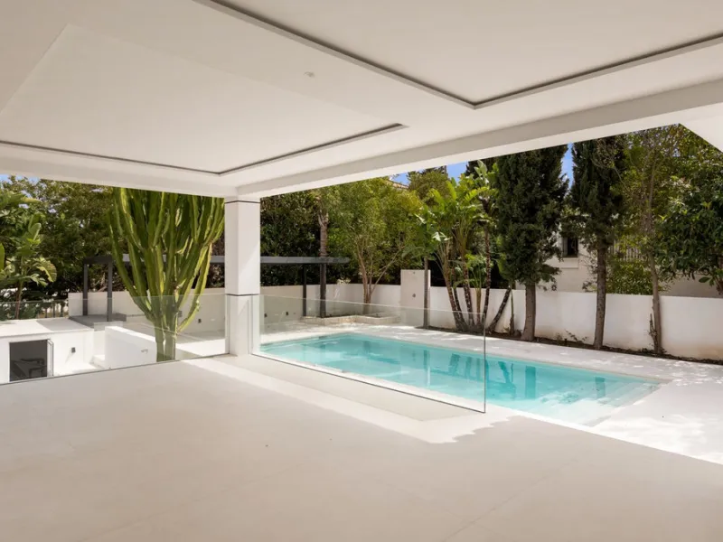 Contemporary Villa in Guadalmina – Design, Luxury & Technology just 4 minutes from the Shopping Center
