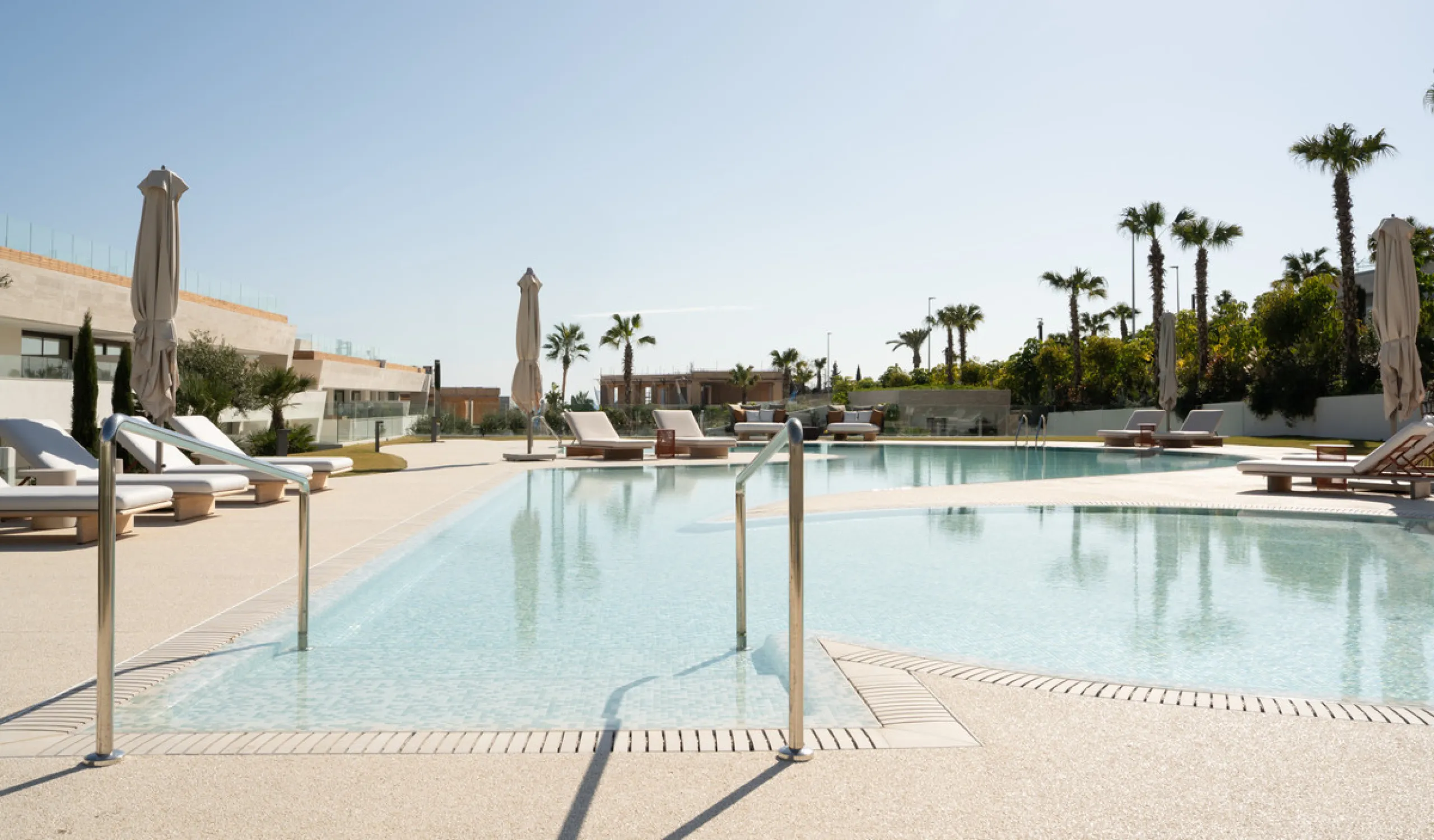 This exquisite 4-bedroom duplex in Epic Marbella by Fendi offers the ultimate in luxury living on Marbella's prestigious Golden Mile. With 337.94 m² of beautifully designed interiors and a 105.38 m² private terrace, this brand-new residence is the perfect
