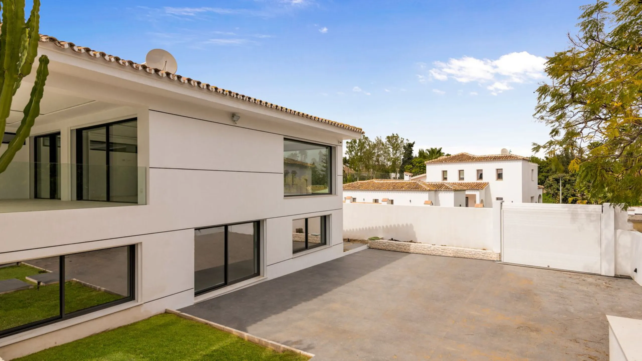 Contemporary Villa in Guadalmina – Design, Luxury & Technology just 4 minutes from the Shopping Center