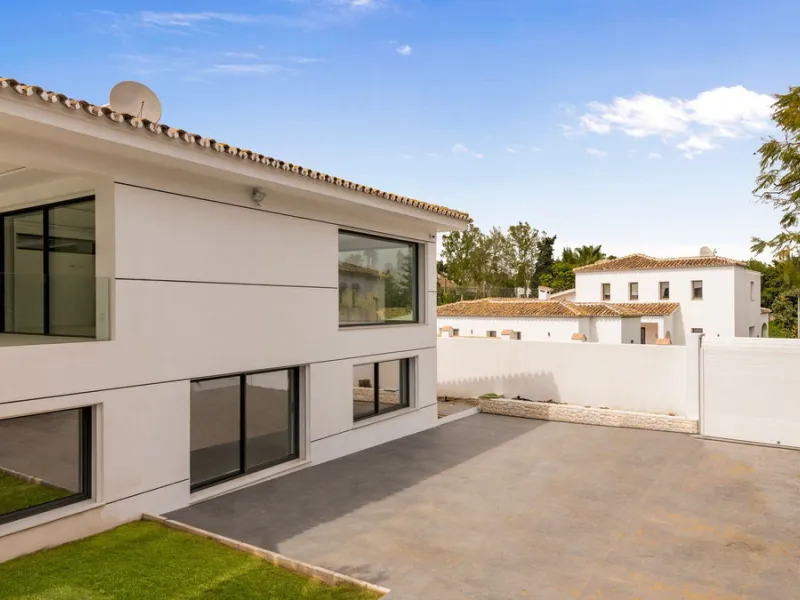 Contemporary Villa in Guadalmina – Design, Luxury & Technology just 4 minutes from the Shopping Center