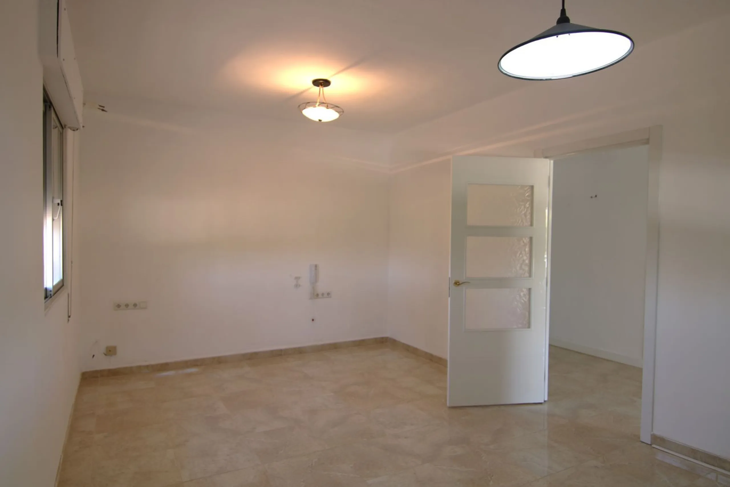 SPECTACULAR PLOT OF ALMOST 6000 METERS WITH HOUSE, STORAGE BUILDING, JUST A STONE'S THROW FROM MALAGA AND THE CAMINITO DEL REY...