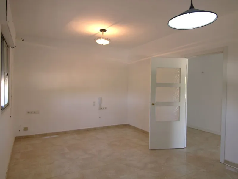 SPECTACULAR PLOT OF ALMOST 6000 METERS WITH HOUSE, STORAGE BUILDING, JUST A STONE'S THROW FROM MALAGA AND THE CAMINITO DEL REY...