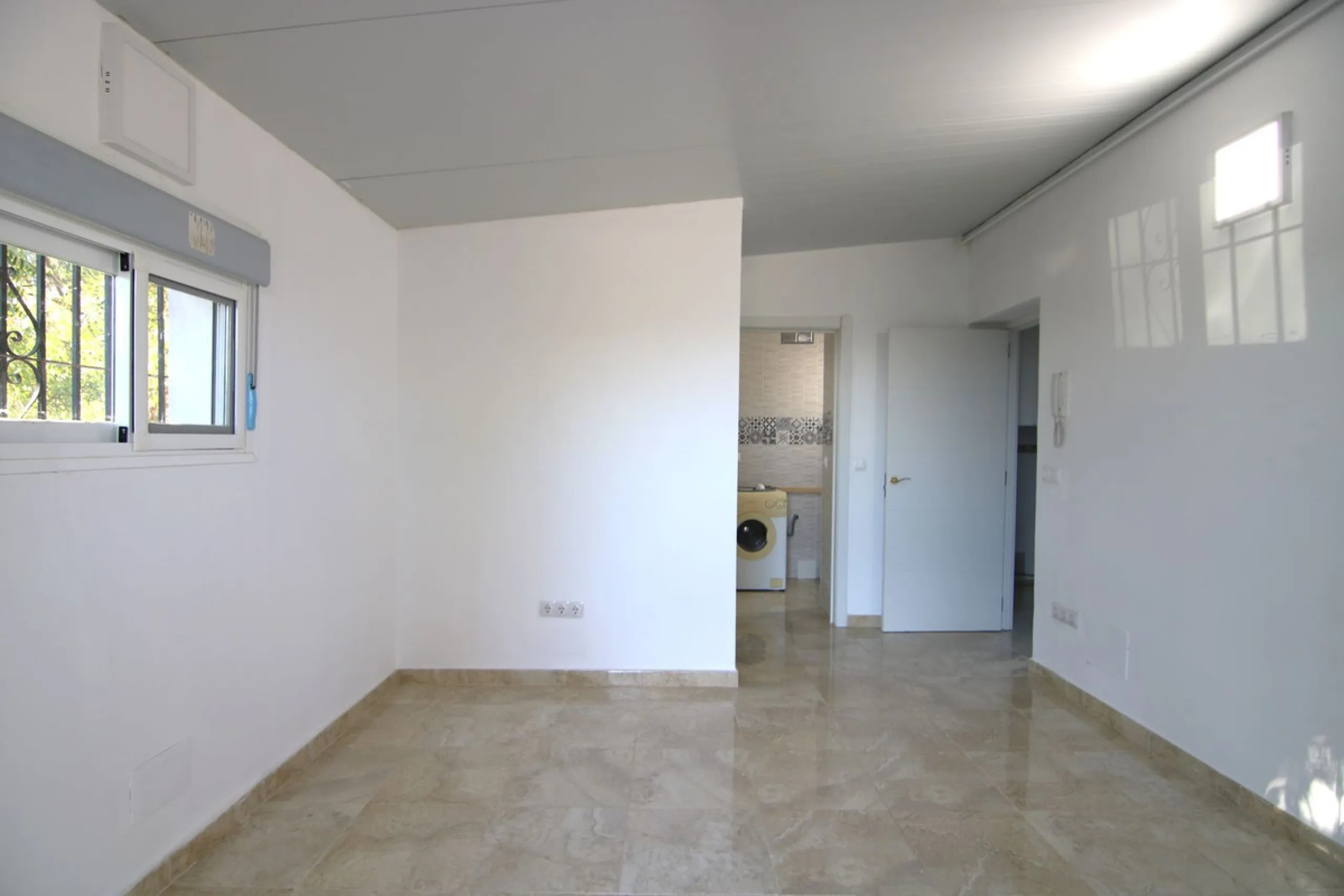 SPECTACULAR PLOT OF ALMOST 6000 METERS WITH HOUSE, STORAGE BUILDING, JUST A STONE'S THROW FROM MALAGA AND THE CAMINITO DEL REY...