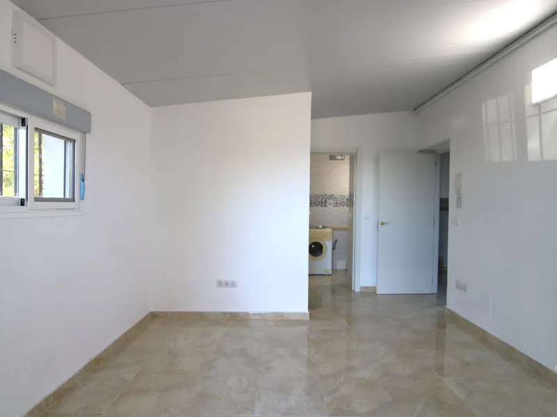 SPECTACULAR PLOT OF ALMOST 6000 METERS WITH HOUSE, STORAGE BUILDING, JUST A STONE'S THROW FROM MALAGA AND THE CAMINITO DEL REY...