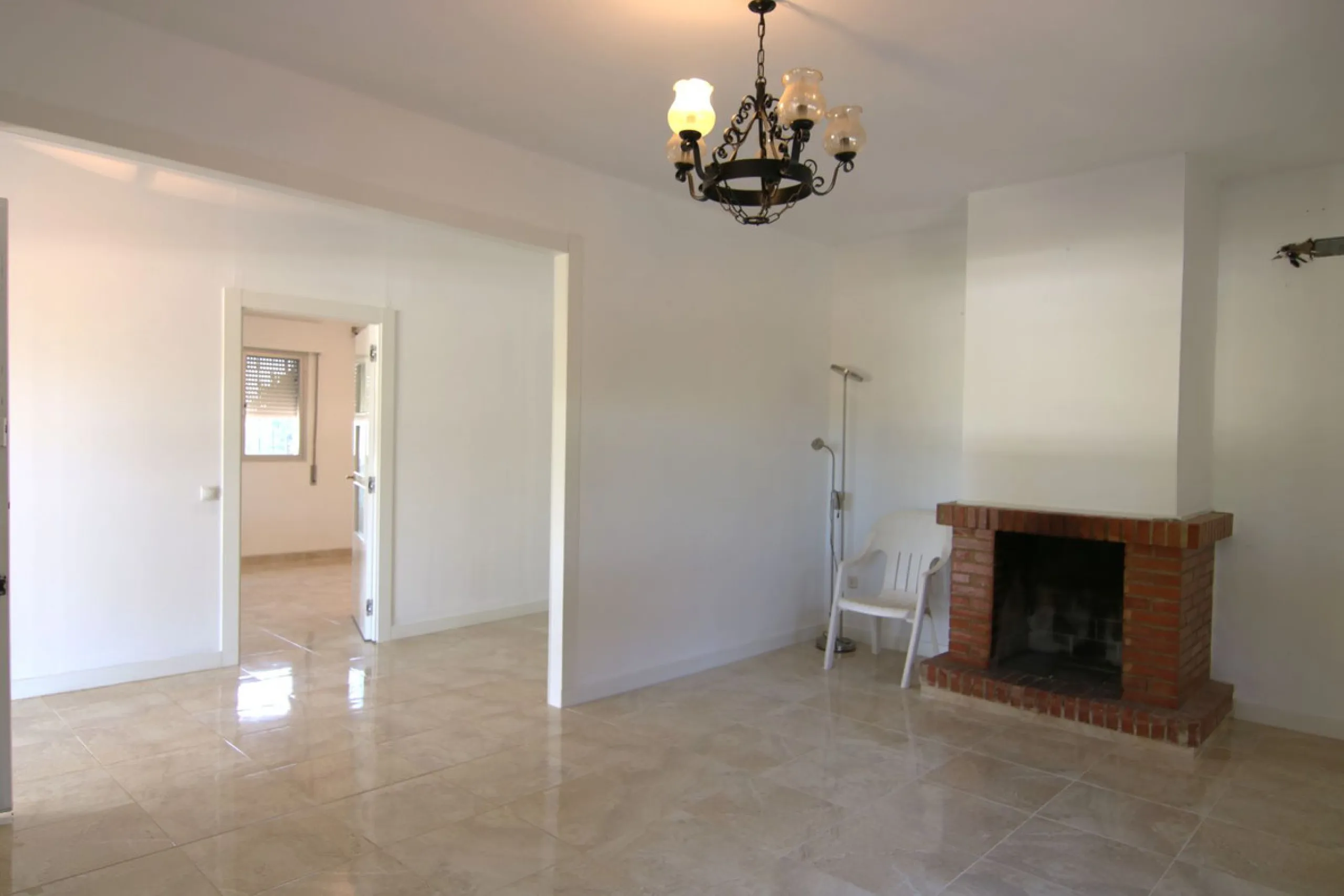 SPECTACULAR PLOT OF ALMOST 6000 METERS WITH HOUSE, STORAGE BUILDING, JUST A STONE'S THROW FROM MALAGA AND THE CAMINITO DEL REY...