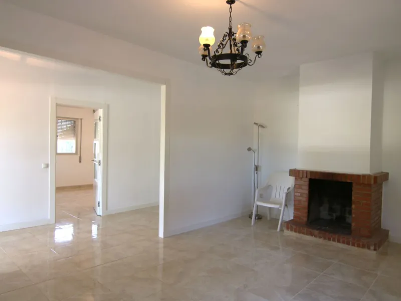SPECTACULAR PLOT OF ALMOST 6000 METERS WITH HOUSE, STORAGE BUILDING, JUST A STONE'S THROW FROM MALAGA AND THE CAMINITO DEL REY...