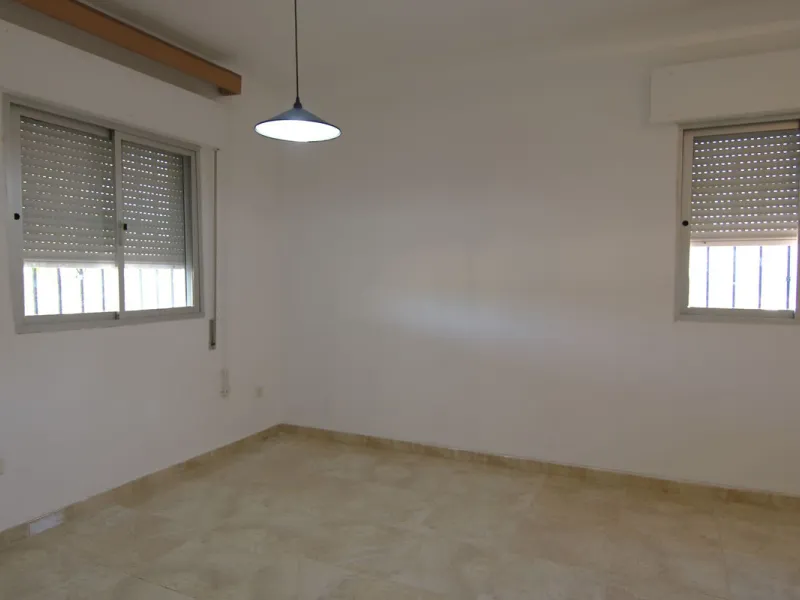 SPECTACULAR PLOT OF ALMOST 6000 METERS WITH HOUSE, STORAGE BUILDING, JUST A STONE'S THROW FROM MALAGA AND THE CAMINITO DEL REY...
