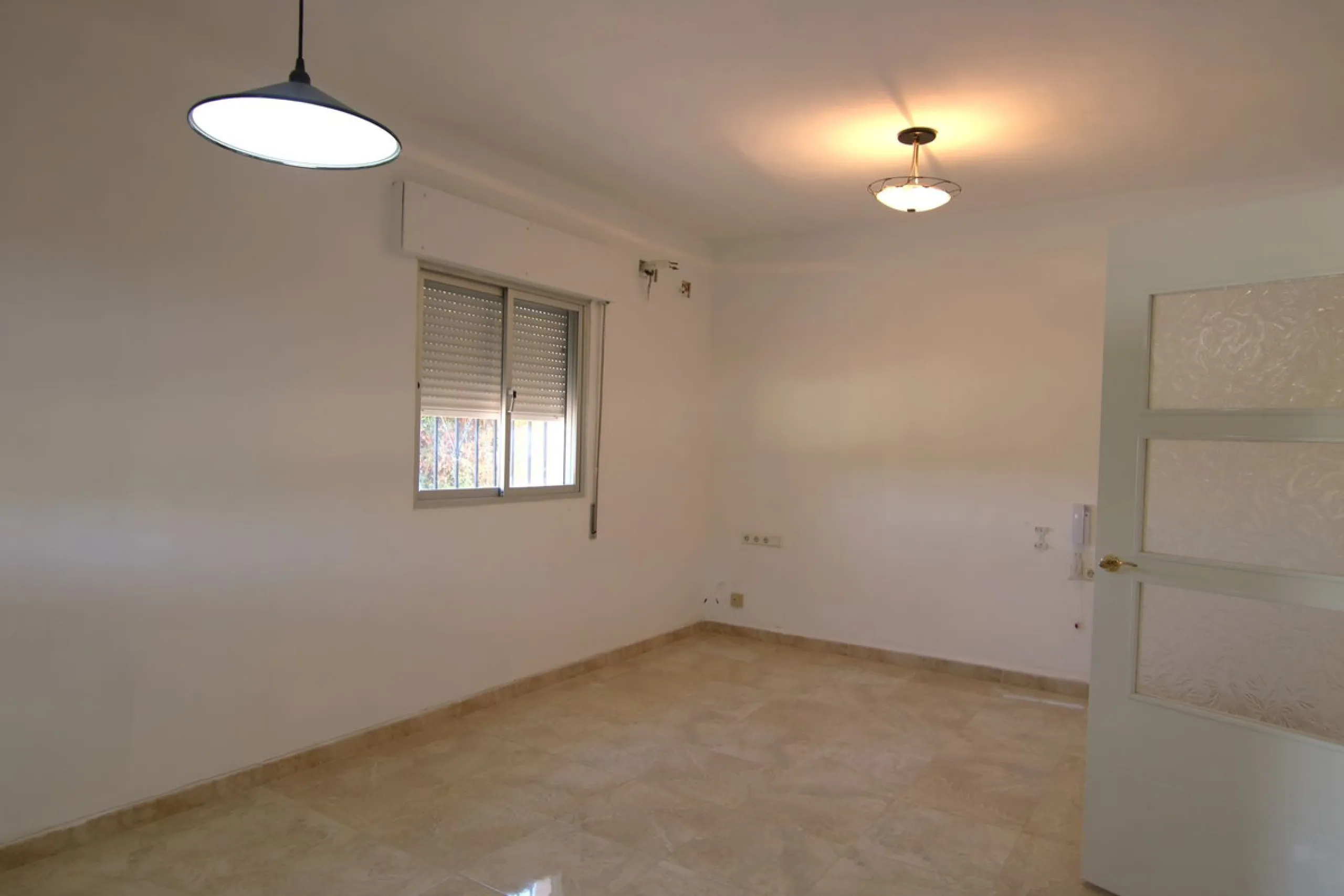 SPECTACULAR PLOT OF ALMOST 6000 METERS WITH HOUSE, STORAGE BUILDING, JUST A STONE'S THROW FROM MALAGA AND THE CAMINITO DEL REY...