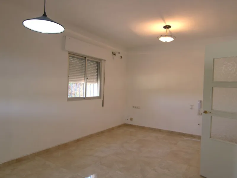 SPECTACULAR PLOT OF ALMOST 6000 METERS WITH HOUSE, STORAGE BUILDING, JUST A STONE'S THROW FROM MALAGA AND THE CAMINITO DEL REY...