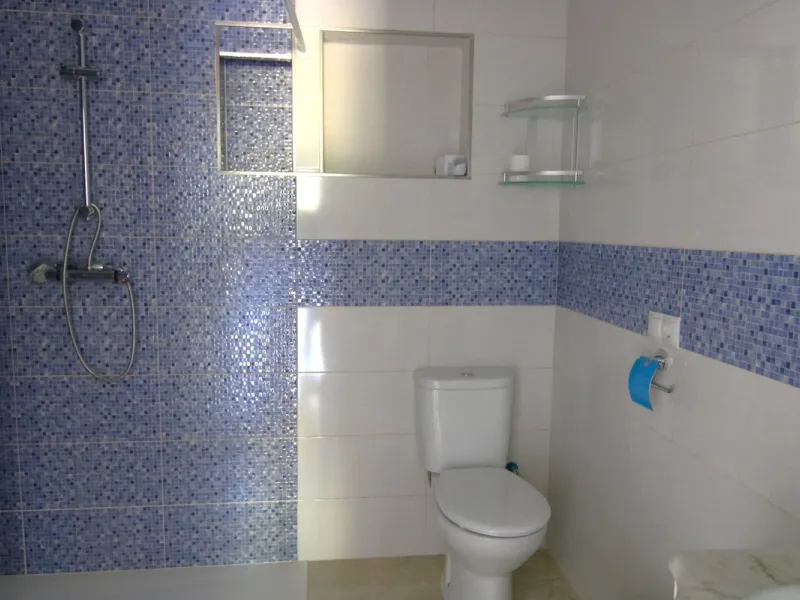 SPECTACULAR PLOT OF ALMOST 6000 METERS WITH HOUSE, STORAGE BUILDING, JUST A STONE'S THROW FROM MALAGA AND THE CAMINITO DEL REY...