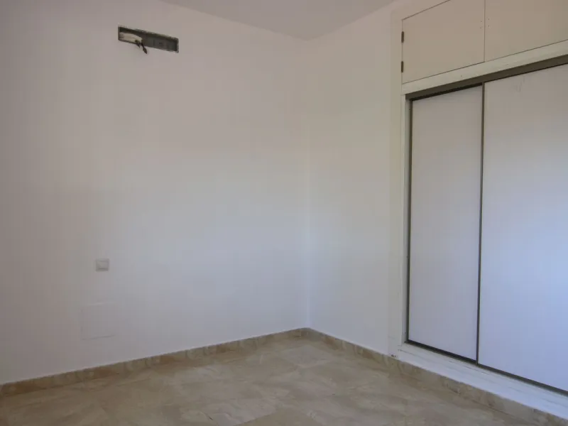 SPECTACULAR PLOT OF ALMOST 6000 METERS WITH HOUSE, STORAGE BUILDING, JUST A STONE'S THROW FROM MALAGA AND THE CAMINITO DEL REY...
