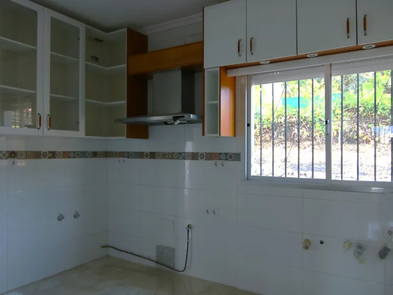 SPECTACULAR PLOT OF ALMOST 6000 METERS WITH HOUSE, STORAGE BUILDING, JUST A STONE'S THROW FROM MALAGA AND THE CAMINITO DEL REY...