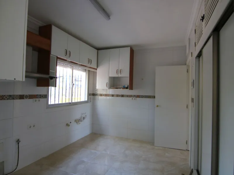 SPECTACULAR PLOT OF ALMOST 6000 METERS WITH HOUSE, STORAGE BUILDING, JUST A STONE'S THROW FROM MALAGA AND THE CAMINITO DEL REY...