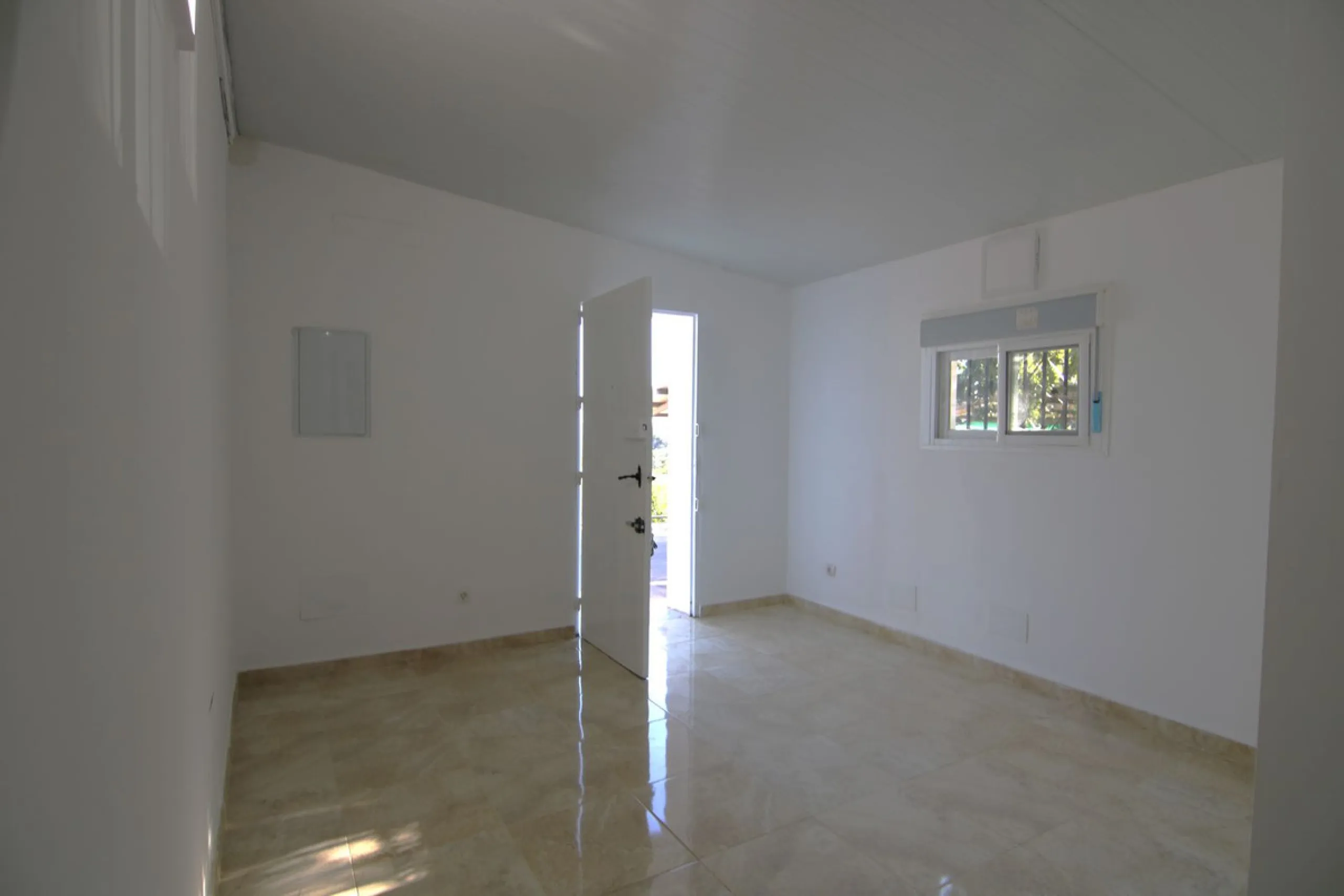 SPECTACULAR PLOT OF ALMOST 6000 METERS WITH HOUSE, STORAGE BUILDING, JUST A STONE'S THROW FROM MALAGA AND THE CAMINITO DEL REY...