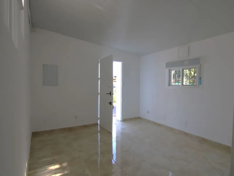 SPECTACULAR PLOT OF ALMOST 6000 METERS WITH HOUSE, STORAGE BUILDING, JUST A STONE'S THROW FROM MALAGA AND THE CAMINITO DEL REY...
